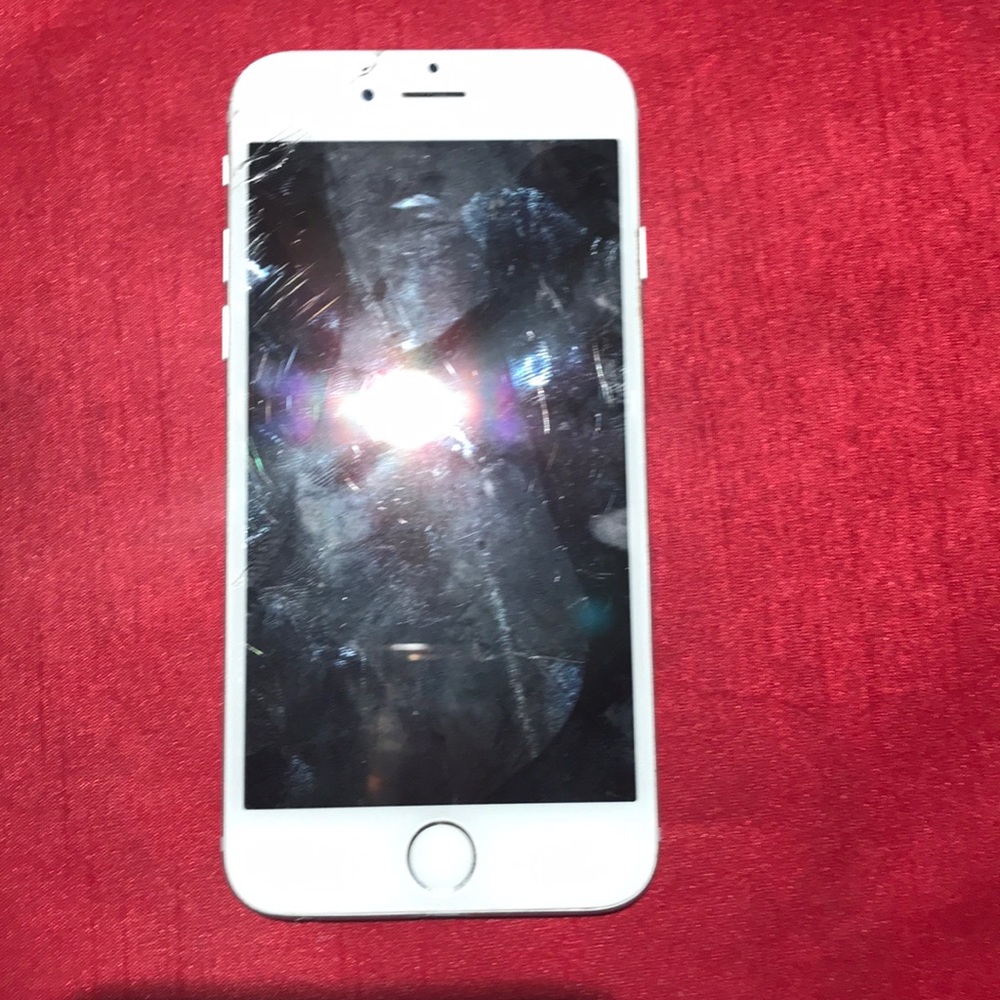 iPhone 6s IS BROKEN NEEDS FIX